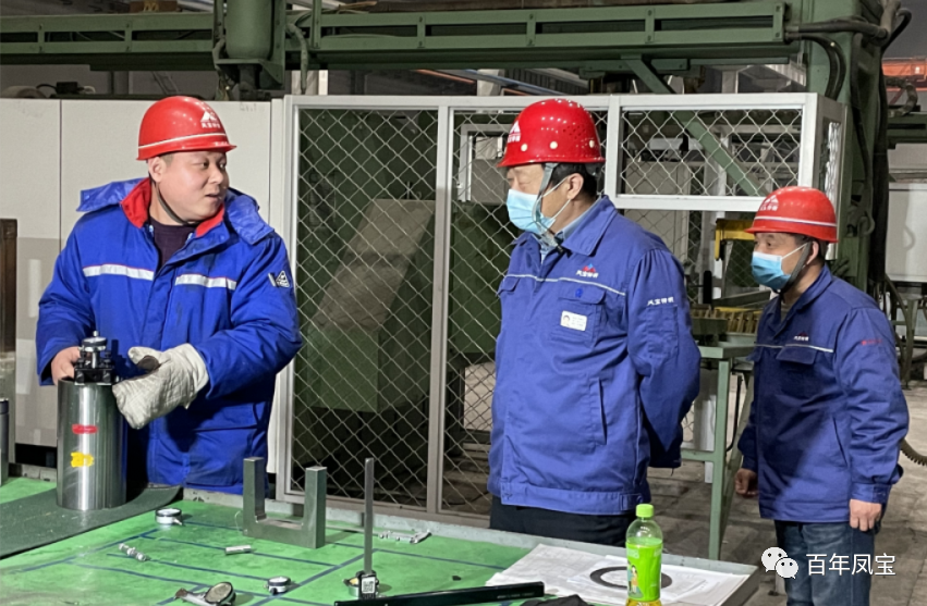 一枝一叶总关情——九体育官方网站特钢总经理李静敏除夕慰问一线员工