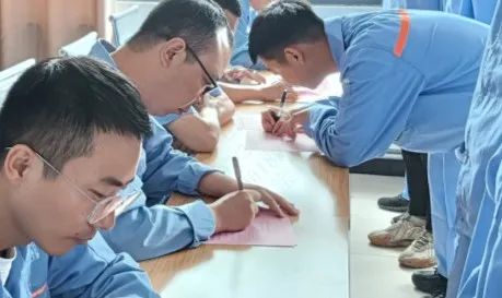 九体育官方网站管业举行“匠心凝聚、薪火相传”拜师仪式