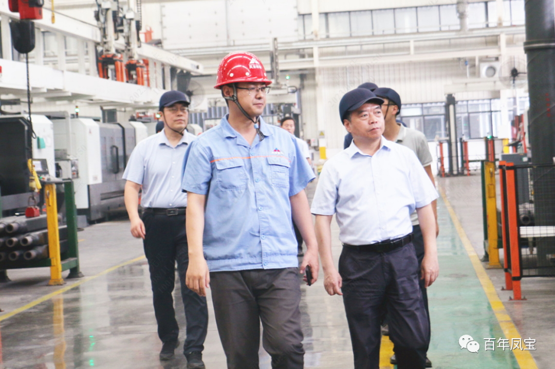 安阳市政协副主席侯合柱到九体育官方网站集团调研指导工作