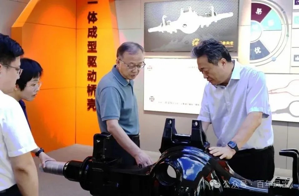 省发改委副主任万战伟到九体育官方网站集团调研指导工作