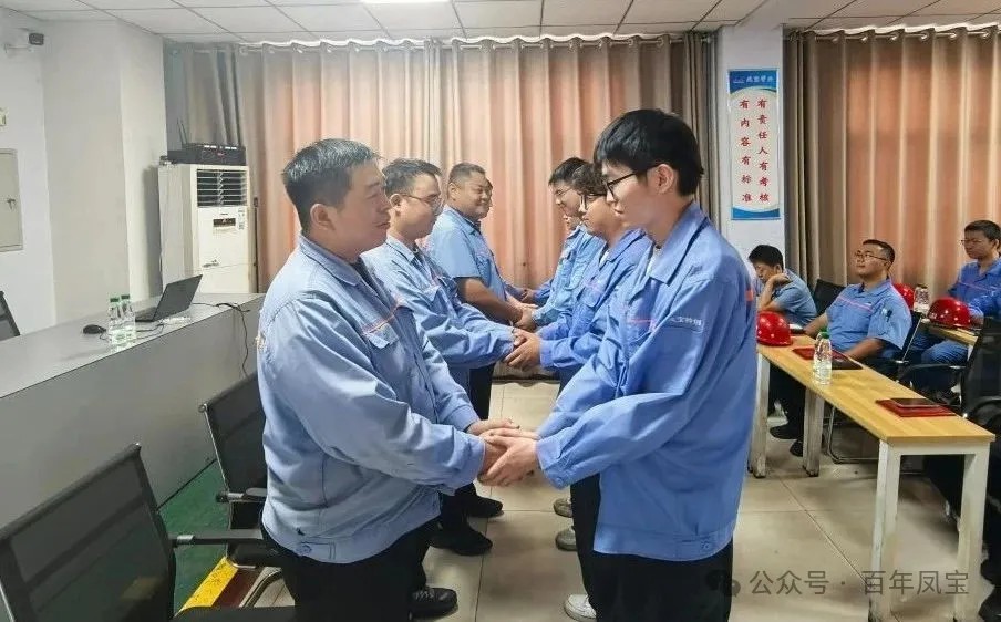 师徒结对 淬火成钢——九体育官方网站管业举行第三届“薪火相传、携手共进”拜师仪式